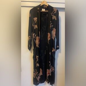 Aritzia | Wilfred | Durante Jacket | Satin Black Floral Women's Robe